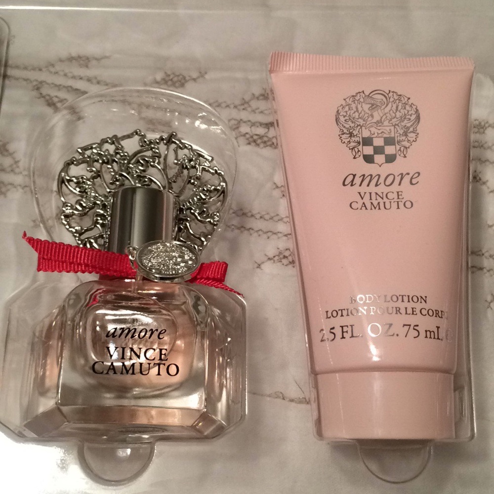Vince Camuto Set